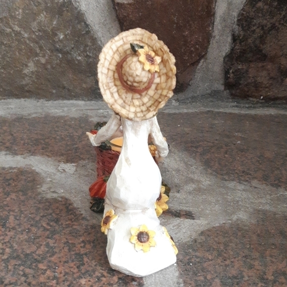 Autum Harvest Figurine - Picture 3 of 4